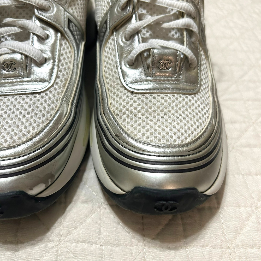 Chanel Laminated Calfskin Sneakers Womens 38 US 8 White Silver CC Shoes Auth - Picture 11 of 15